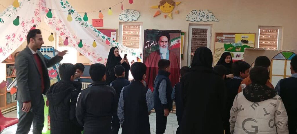 نمایشگاه فجر در کانون سرخه