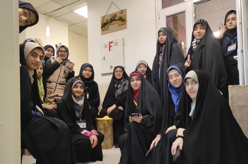 کارگاه آموزشی «نقش خلاقیت در برپایی نمایشگاه های مدرسه انقلاب» برای دانش آموزان نوجوان برگزار شد