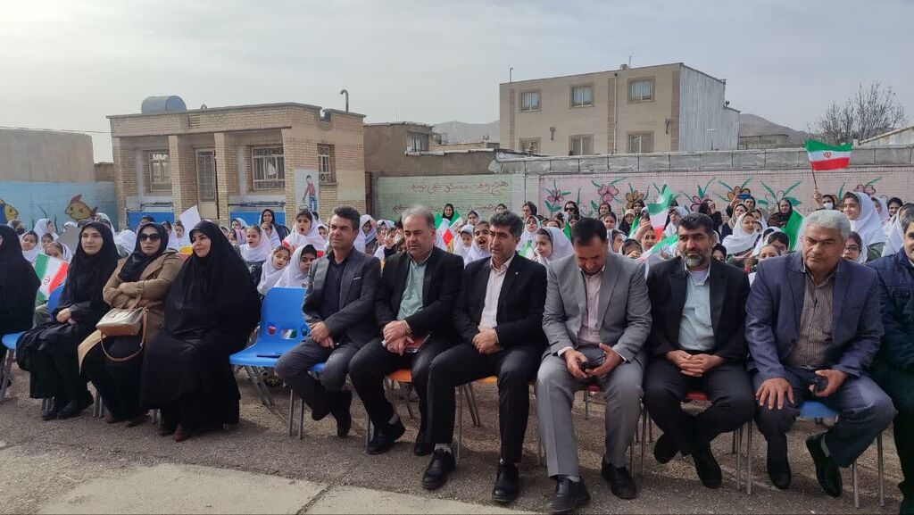 جشن پیک امیدانقلاب وپویش پرچم به همت کتابخانه پستی ایلام