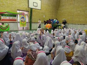 اجرای نمایش عروسکی «قهرمان آکواریوم» در مدارس زنجان همزمان با دهه فجر