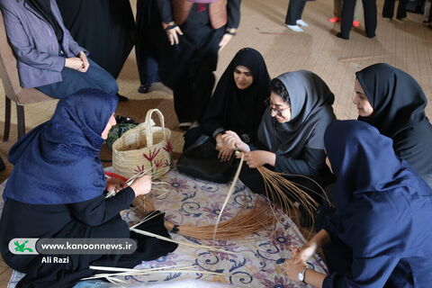 آلبوم تصویری کارگاه آشنایی هنرهای بومی ودستی ویژه مربیان کانون استان بوشهر