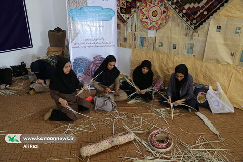 آلبوم تصویری کارگاه آشنایی هنرهای بومی ودستی ویژه مربیان کانون استان بوشهر