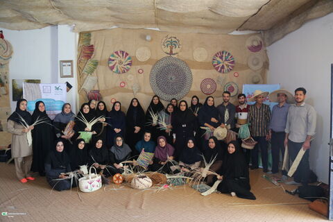 آلبوم تصویری کارگاه آشنایی هنرهای بومی ودستی ویژه مربیان کانون استان بوشهر