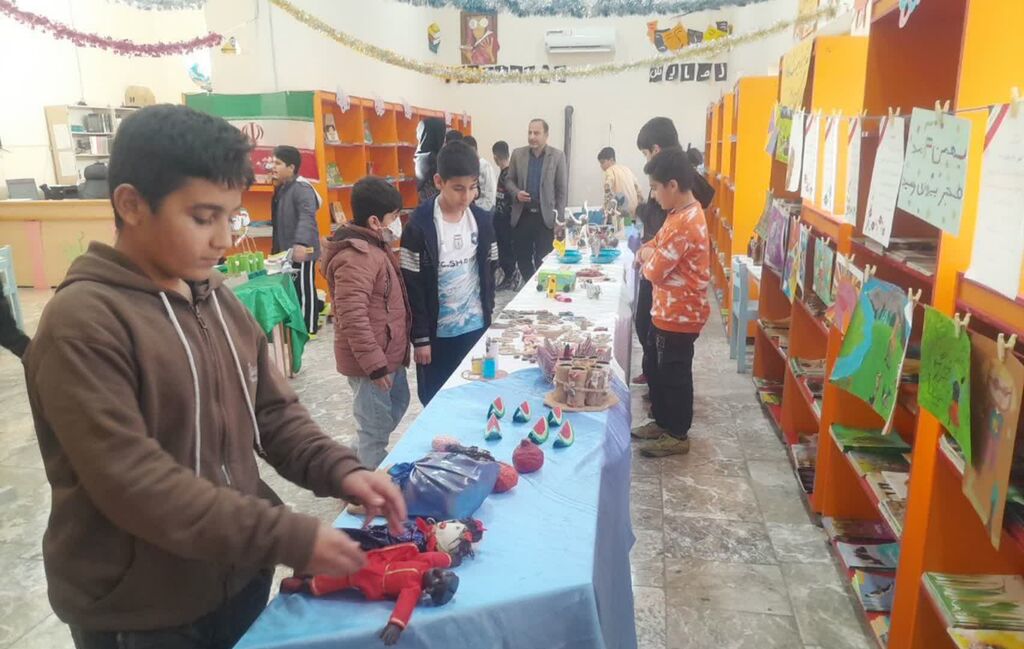 ویژهبرنامههای دهه فجر در مرکز گیلانغرب