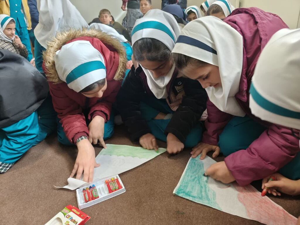 مرکز سنقر «جشن انفجار نور» را به روستای باوله برد