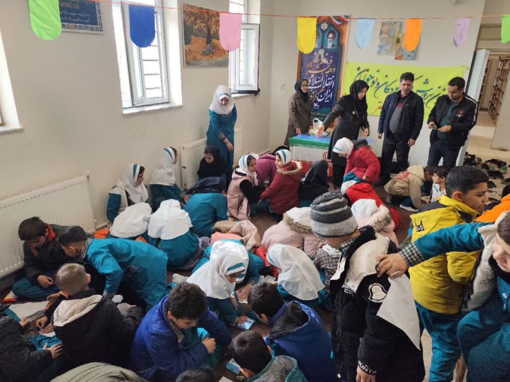 مرکز سنقر «جشن انفجار نور» را به روستای باوله برد