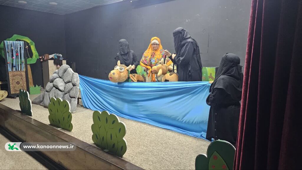 نمایش عروسکی «گوساله لجباز» روی صحنه کانون پرورش فکری اهواز