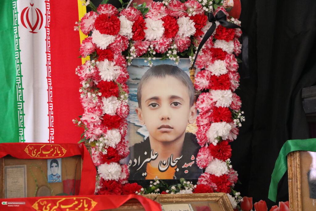 زنگ «مقدس کتاب» به یاد شهید سبحان علیزاده در زرند نواخته شد