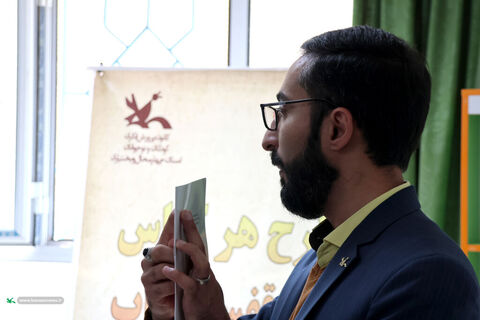 اهدای قفسه‌های کتاب چهارمحال و بختیاری