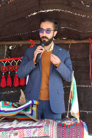 اهدای قفسه‌های کتاب چهارمحال و بختیاری