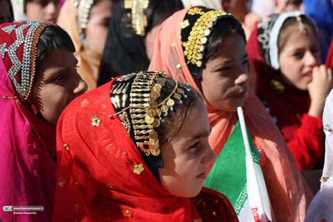 اهدای قفسه‌های کتاب چهارمحال و بختیاری