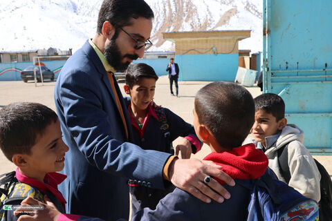 اهدای قفسه‌های کتاب چهارمحال و بختیاری