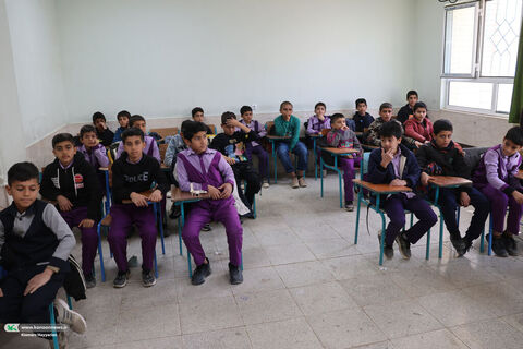 اهدای قفسه‌های کتاب چهارمحال و بختیاری