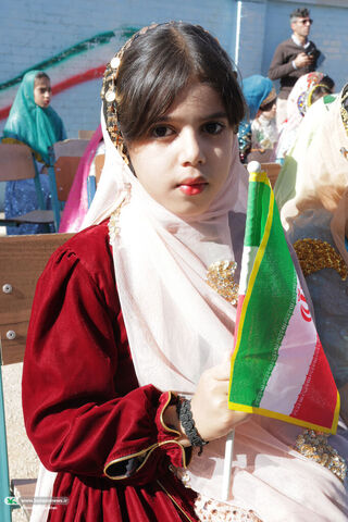 اهدای قفسه‌های کتاب چهارمحال و بختیاری