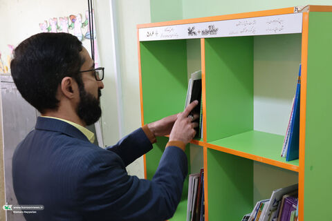 اهدای قفسه‌های کتاب چهارمحال و بختیاری