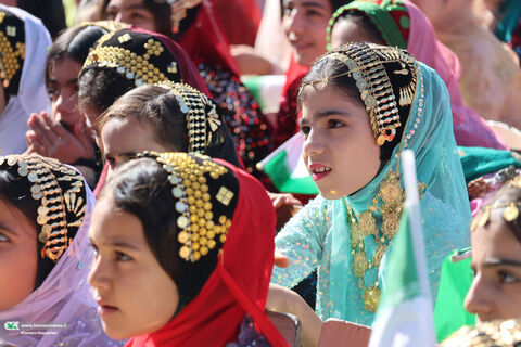 اهدای قفسه‌های کتاب چهارمحال و بختیاری