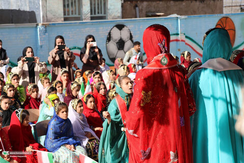 اهدای قفسه‌های کتاب چهارمحال و بختیاری