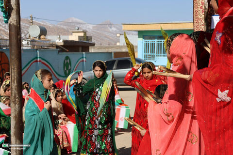 اهدای قفسه‌های کتاب چهارمحال و بختیاری