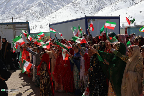 اهدای قفسه‌های کتاب چهارمحال و بختیاری