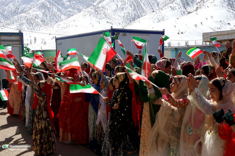 اهدای قفسه‌های کتاب چهارمحال و بختیاری