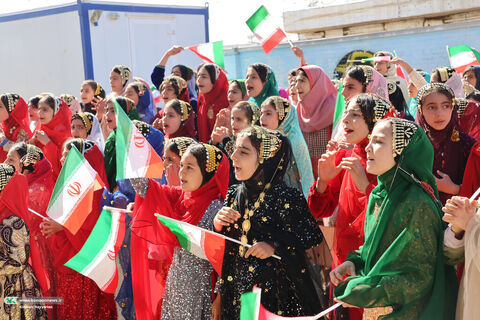 اهدای قفسه‌های کتاب چهارمحال و بختیاری