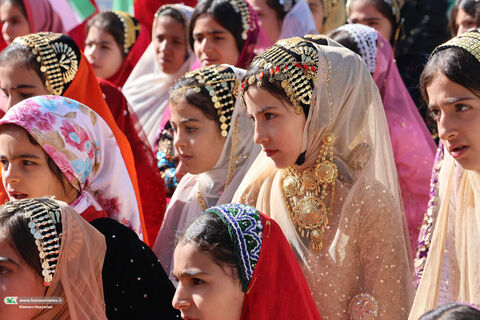 اهدای قفسه‌های کتاب چهارمحال و بختیاری