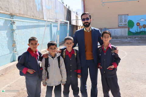 اهدای قفسه‌های کتاب چهارمحال و بختیاری