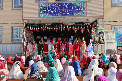 اهدای قفسه‌های کتاب چهارمحال و بختیاری