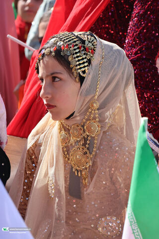 اهدای قفسه‌های کتاب چهارمحال و بختیاری