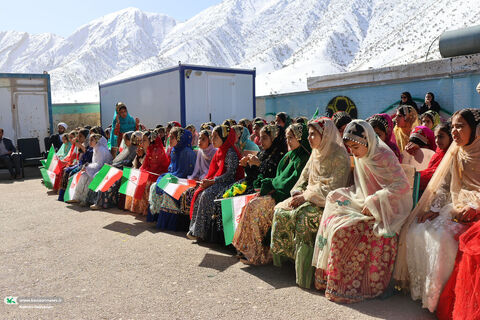 اهدای قفسه‌های کتاب چهارمحال و بختیاری