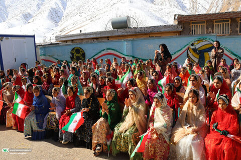 اهدای قفسه‌های کتاب چهارمحال و بختیاری