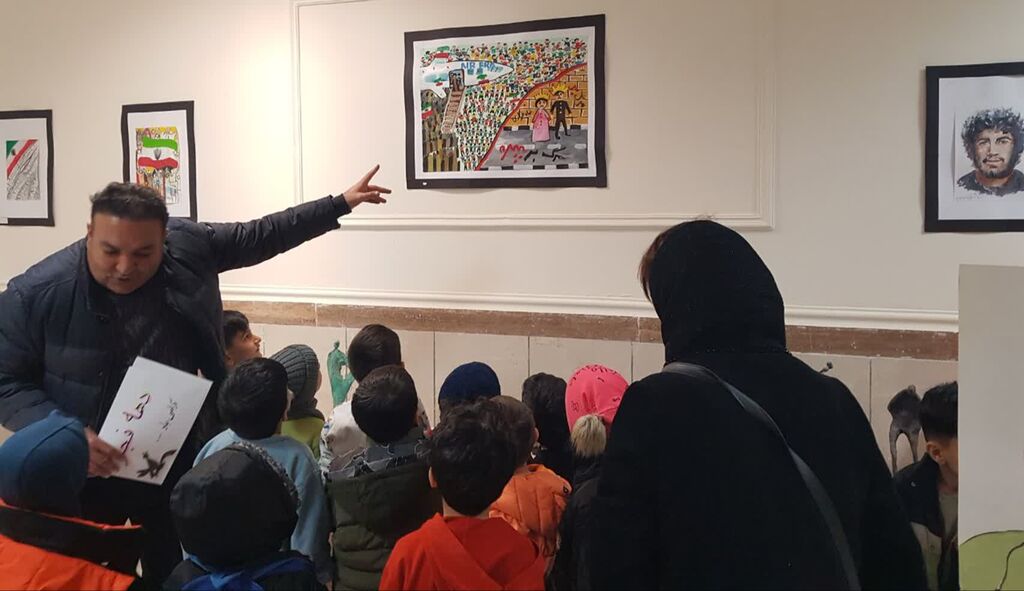 آیین بازگشایی نمایشگاه هنرهای تجسمی در مرکز شماره ۳ اسلام‌آباد غرب