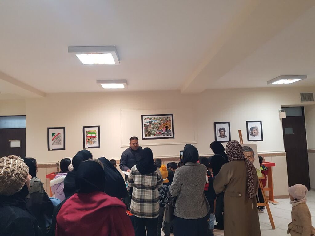 آیین بازگشایی نمایشگاه هنرهای تجسمی در مرکز شماره ۳ اسلام‌آباد غرب