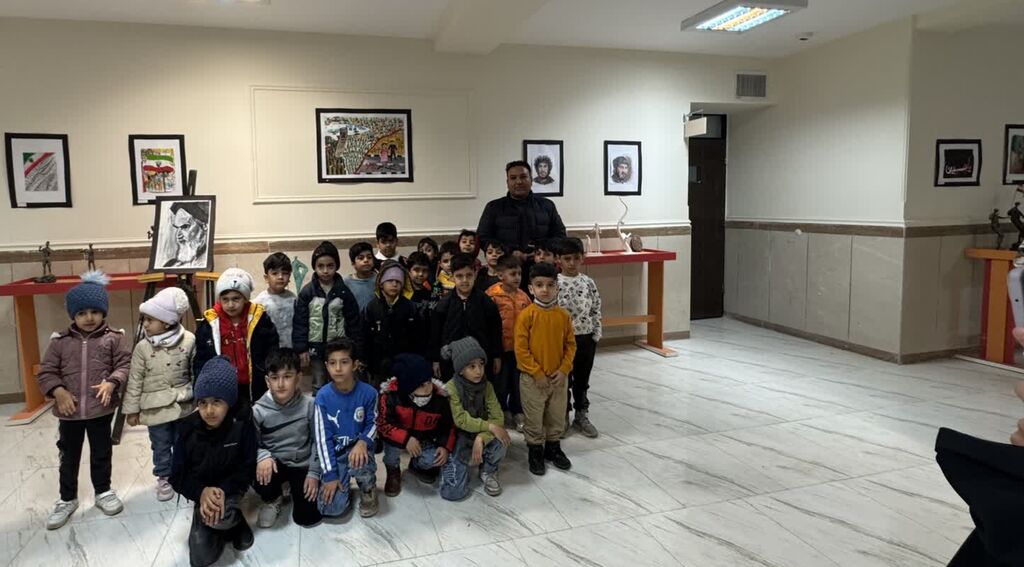 آیین بازگشایی نمایشگاه هنرهای تجسمی در مرکز شماره ۳ اسلامآباد غرب