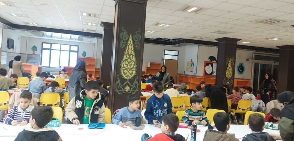 ویژهبرنامه «آزمایشهای شگفتانگیز» در مرکز شماره ۴ کانون کرمانشاه