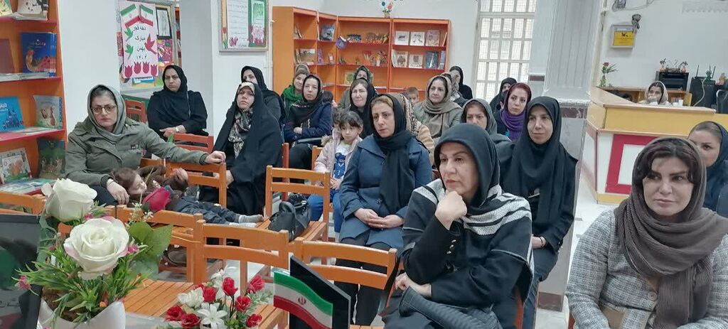 کارگاه تخصصی «ارتباط والدین با فرزندان» در مرکز شماره ۵ کانون کرمانشاه