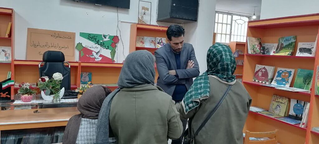 کارگاه تخصصی «ارتباط والدین با فرزندان» در مرکز شماره ۵ کانون کرمانشاه