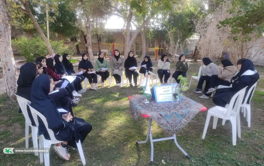 محفل نقد و بررسی شعر و داستان نوجوانان در اهواز برگزار شد