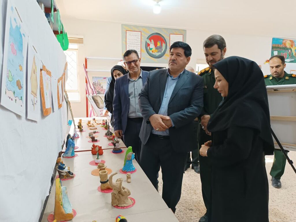 افتتاح نمایشگاه آثارهنری درمرکز مهران