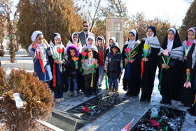 مراسم میهمانی لاله‌ها در گلزار شهدای شهرکرد