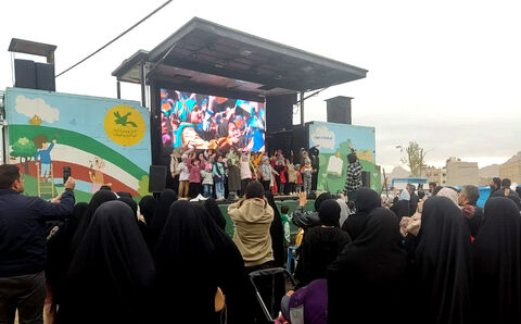 حضور زائران کودک و نوجوان در تماشاخانه سیار کانون در نیمه شعبان