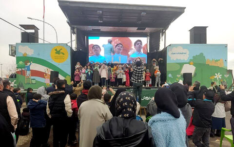 حضور زائران کودک و نوجوان در تماشاخانه سیار کانون در نیمه شعبان