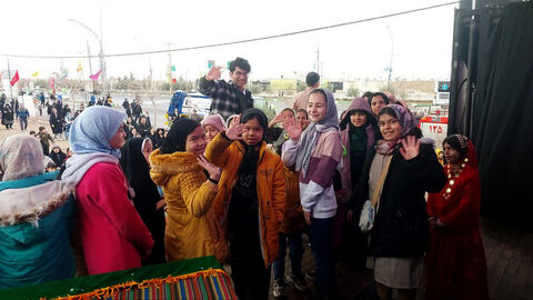 حضور زائران کودک و نوجوان در تماشاخانه سیار کانون در نیمه شعبان