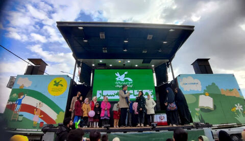 حضور زائران کودک و نوجوان در تماشاخانه سیار کانون در نیمه شعبان