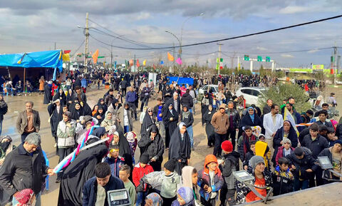 حضور زائران کودک و نوجوان در تماشاخانه سیار کانون در نیمه شعبان