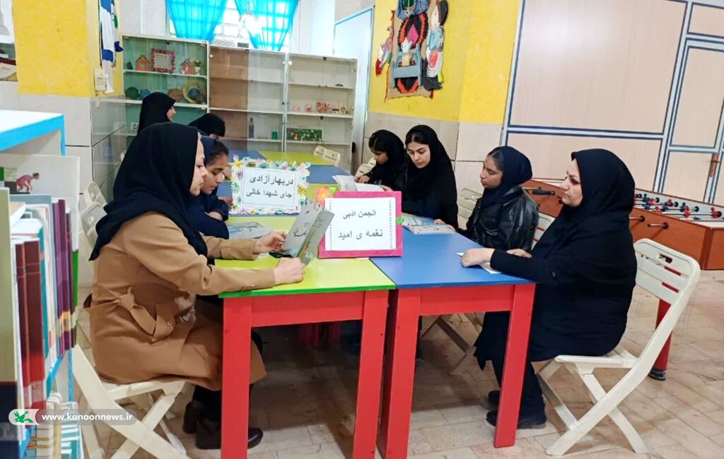 محفل کتاب‌خوانی و شعرخوانی «نغمه‌ی امید» در کانون ایذه برگزار شد