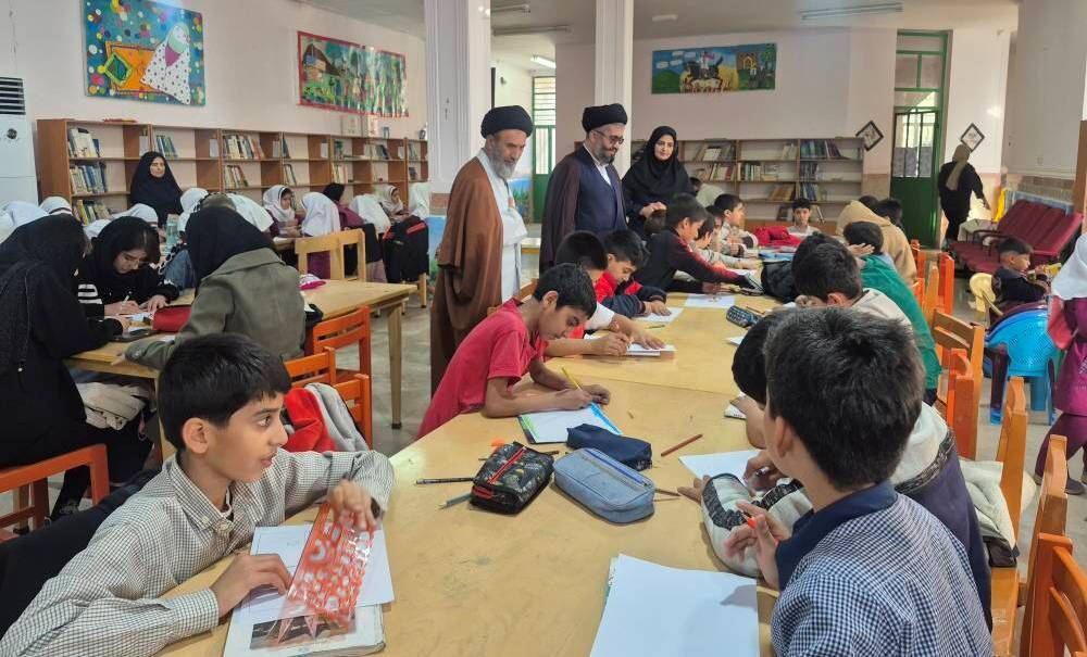 برپایی ایستگاههای نقاشی کانون پرورش فکری در باشت و لنده به مناسبت دهه فجر