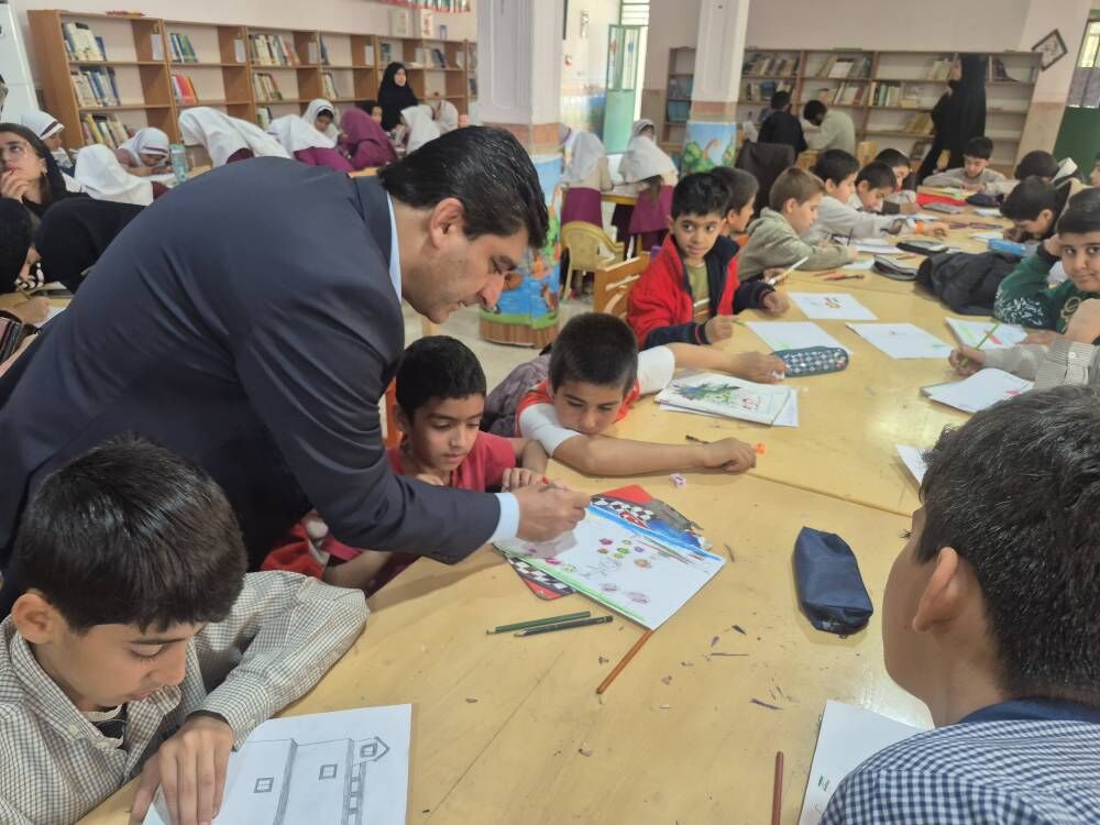 برپایی ایستگاه‌های نقاشی کانون پرورش فکری در باشت و لنده به مناسبت دهه فجر