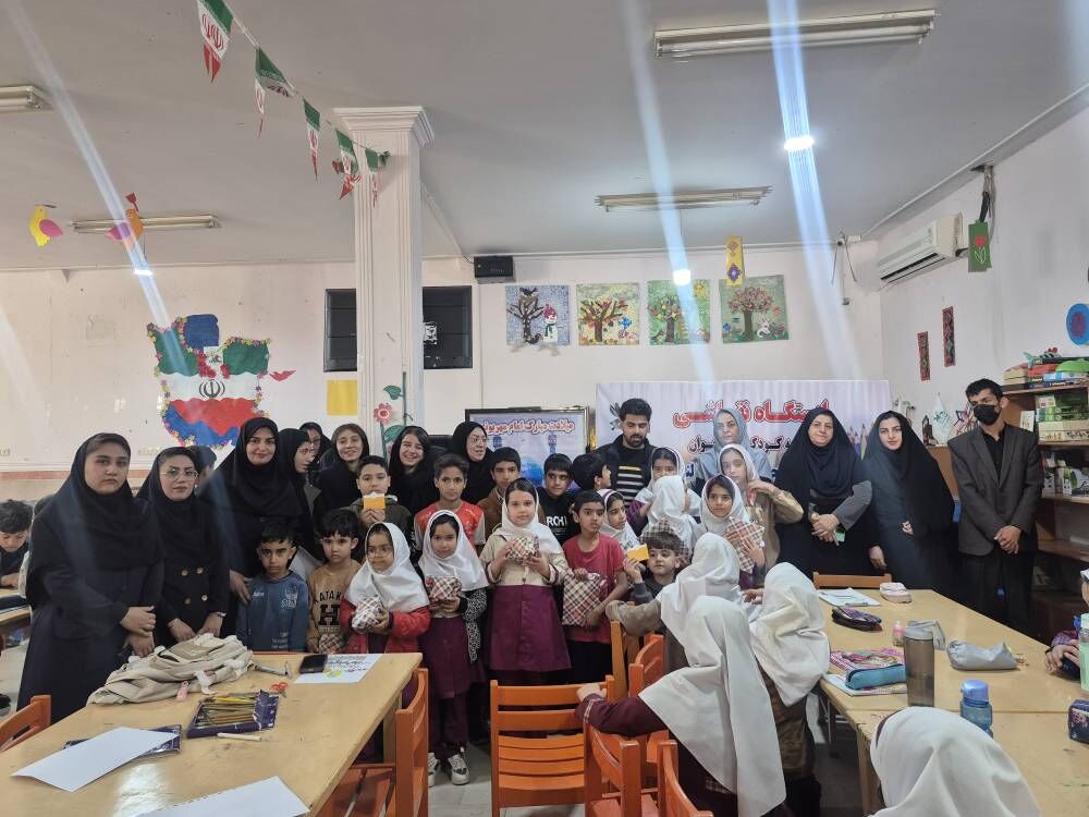 برپایی ایستگاههای نقاشی کانون پرورش فکری در باشت و لنده به مناسبت دهه فجر