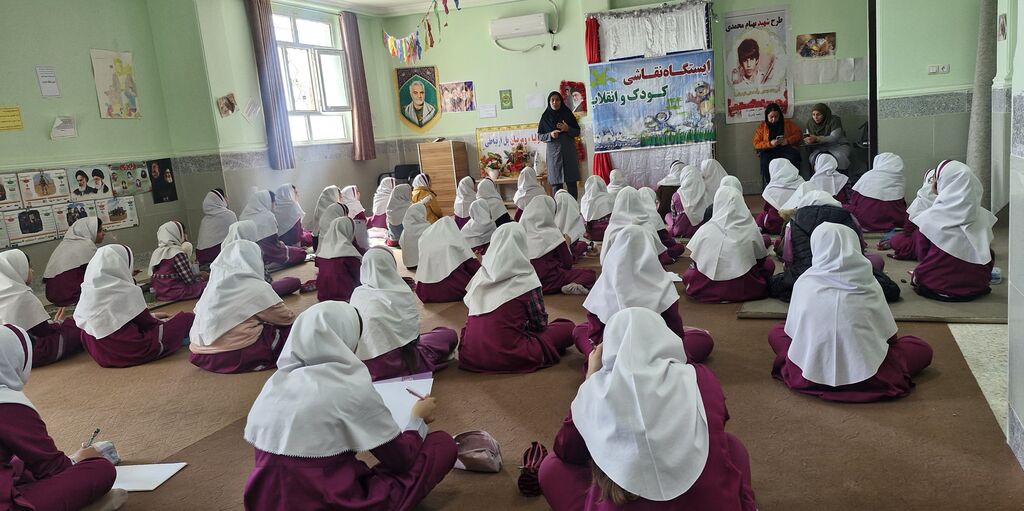 برپایی ایستگاههای نقاشی کانون پرورش فکری در باشت و لنده به مناسبت دهه فجر